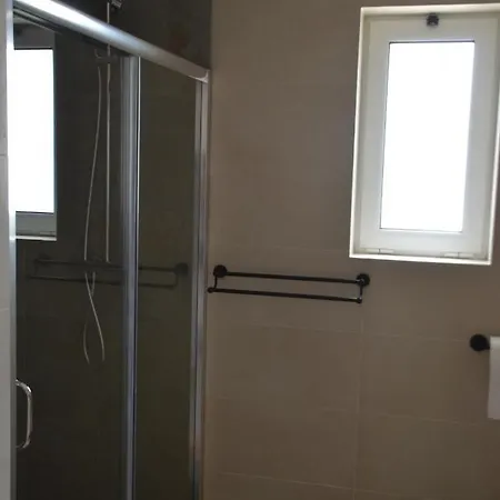 Cazenn Salir Do Porto - House
